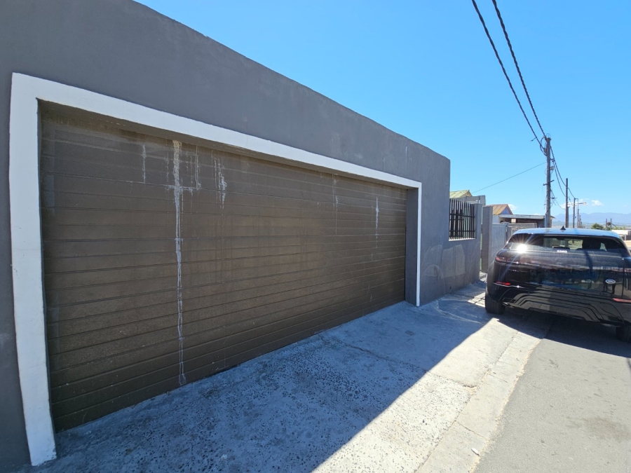 3 Bedroom Property for Sale in Roosendal Western Cape